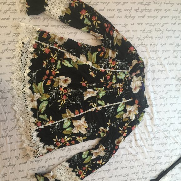 Cotton Blouse with trim. - Picture 4 of 12